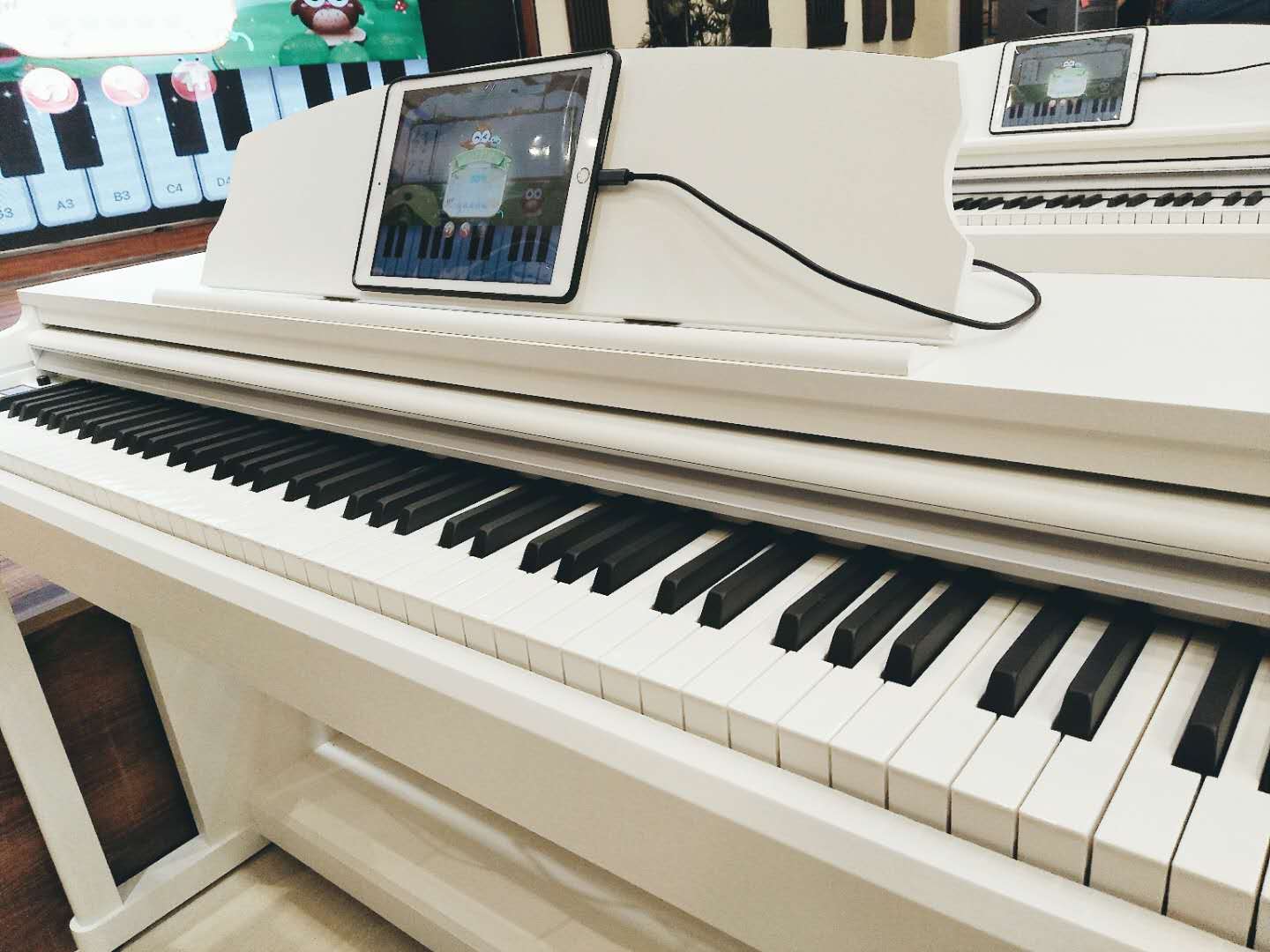 智能钢琴是不是真钢琴？